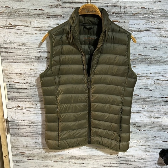 Joe fresh army green puffer vest size small - Picture 2 of 8